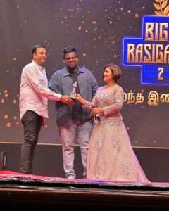 Madhushree Instagram - With your love again #mallipoo  #rocks  thanks to #bigtamilrasigarawards #bigfm #arrahman  #yuvanshankarraja  #vidyasagar  #deva  #tamil  #gvprakash  #thamarai  #vtk  #gautammenon  #silambarasan  #simbufans