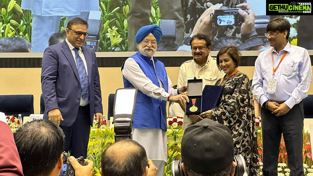 Madhushree Instagram - It’s great to got this #prestigious #swadeshsamman #awards along with the legends #ratantata ji #jayantilalgada #uditnarayan #manojtiwari at #vigyanbhawan #swadeshconclave2023 #hardeepsingpuri #spsingbaghel #rajshreerai #pradiprai #delhi #apnnews #mamekhan