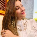 Madhuurima Instagram - The beauty of the pure colour and simplicity is so effortless ❤️ Wearing @a.la.modebyakanksha .mode #white #pure #beauty #brand