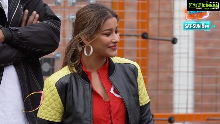 Madhuurima Instagram - Nyrraa’s friend believes in her and her success 💖 Do you think she can take the trophy home? 💭 Dekhiye #KhatronKeKhiladi, aaj aur kal raat 9 baje, sirf #Colors aur @officialjiocinema par. #KKK13 #KhatronKeKhiladi13 @itsrohitshetty @msarenaofficial @nyra_banerjee