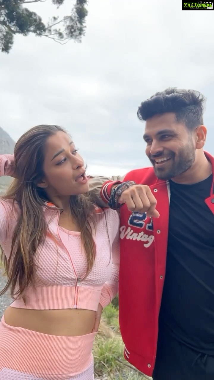 Madhuurima Instagram - Aeeeee……. Kya bolti tu 🥳😀 @nyra_banerjee . . . #kkk13 #shivthakare