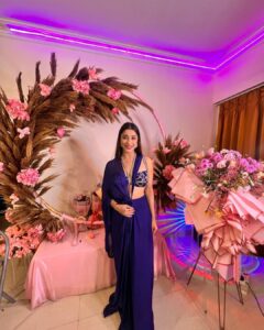 Madhuurima Instagram - Ease grace and elegance ???? 

Styled by @litittlepuffsofhappiness @styleitwithraavi
outfit @masumimewawallaofficial 

#blue #pretty #prettywoman #saree #indianbeauty