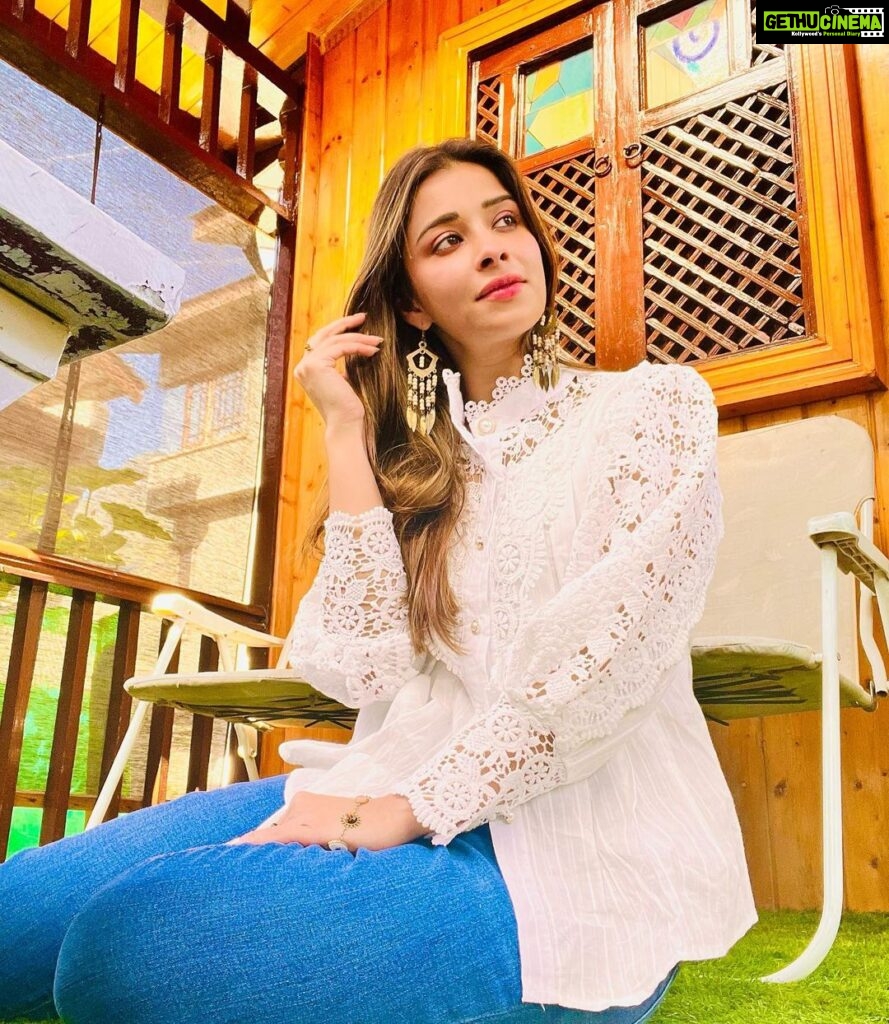 Madhuurima Instagram - The beauty of the pure colour and simplicity is so effortless ❤️ Wearing @a.la.modebyakanksha .mode #white #pure #beauty #brand