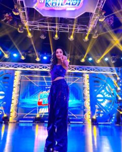 Madhuurima Instagram - Kaise lagi transformation 😍😍

Outfit: @labeld 
Jewellery: @azotiique 
Heels: @sephyr_official 
Brand PR: @mjmahajabeen 
Stylist: @stylebysaachivj 
Team: @sanzimehta777 @styledbynikinagda