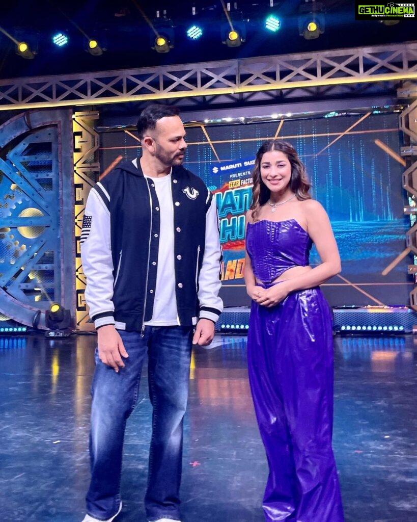 Madhuurima Instagram - Sharing the stage With the one and only LION KING @itsrohitshetty . The lion and the wolf 😍 Will miss the banter and how he teases me. M gonna miss u. Miss the show sir. ❤❤. And all my other jungle wasio ❤❤🤗🤗 hugs.