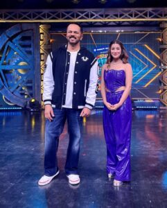Madhuurima Instagram - Sharing the stage With the one and only LION KING @itsrohitshetty . The lion and the wolf 😍

Will miss the banter and how he teases me. M gonna miss u. Miss the show sir. ❤️❤️. 
And all my other jungle wasio ❤️❤️🤗🤗 hugs.