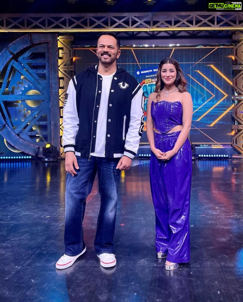 Madhuurima Instagram - Sharing the stage With the one and only LION KING @itsrohitshetty . The lion and the wolf 😍 Will miss the banter and how he teases me. M gonna miss u. Miss the show sir. ❤️❤️. And all my other jungle wasio ❤️❤️🤗🤗 hugs.