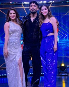 Madhuurima Instagram - Sharing the stage With the one and only LION KING @itsrohitshetty . The lion and the wolf 😍 Will miss the banter and how he teases me. M gonna miss u. Miss the show sir. ❤️❤️. And all my other jungle wasio ❤️❤️🤗🤗 hugs.