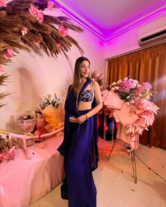 Madhuurima Instagram - Ease grace and elegance ???? 

Styled by @litittlepuffsofhappiness @styleitwithraavi
outfit @masumimewawallaofficial 

#blue #pretty #prettywoman #saree #indianbeauty