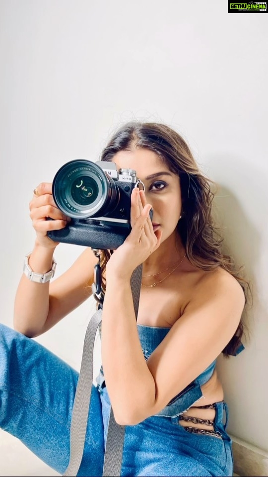 Madhuurima Instagram - Embracing the world’s hues, ready to capture every stunning shade 💙📸 while I’m someone else’s muse 😳💜🧿 #BlueAdventure #Wanderlust #muse #capture #blue Outfit @labelsimrankatyal x @mad.micron Styling @styleitupwithraavi @littlepuffsofhappiness