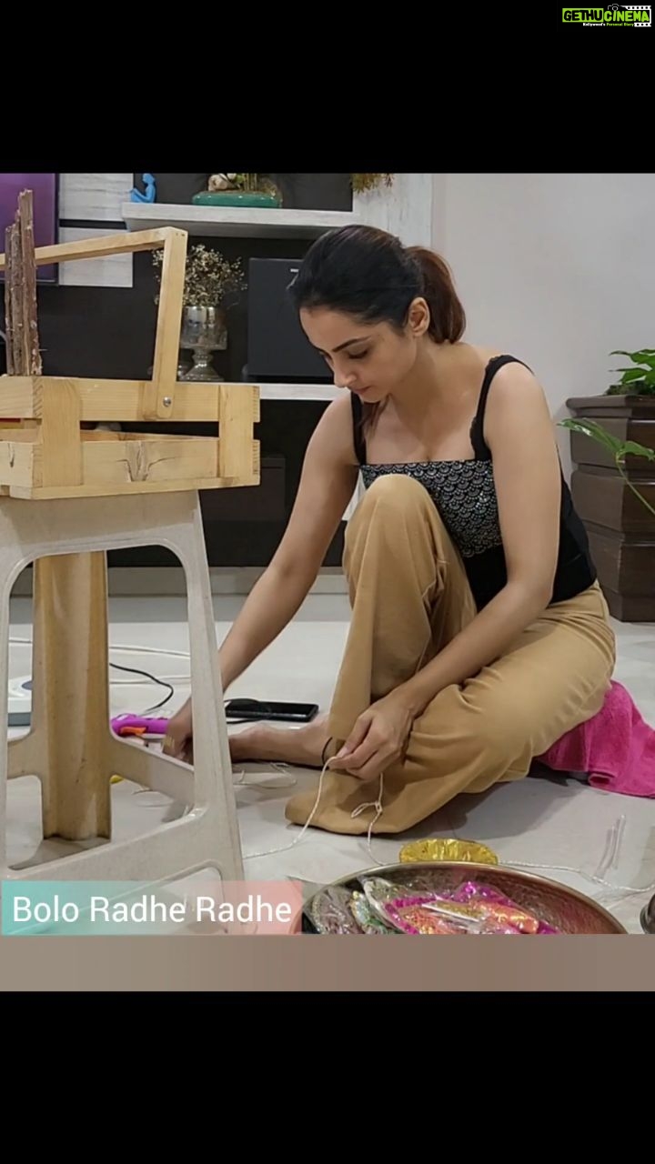 Madirakshi Mundle Instagram - श्रीकृष्ण गोविन्द हरे मुरारे। हे नाथ नारायण वासुदेवाय।। ॐ नारायणाय विद्महे। वासुदेवाय धीमहि Mere kanhaiya ki palki aur unki Jhanki. Jai Kanhaiya lal ki. Jai shree krishna #radheradhe Happy Janmashtami ❤️ 💖 💓 💗 To all #kanhaji #radhekrishna