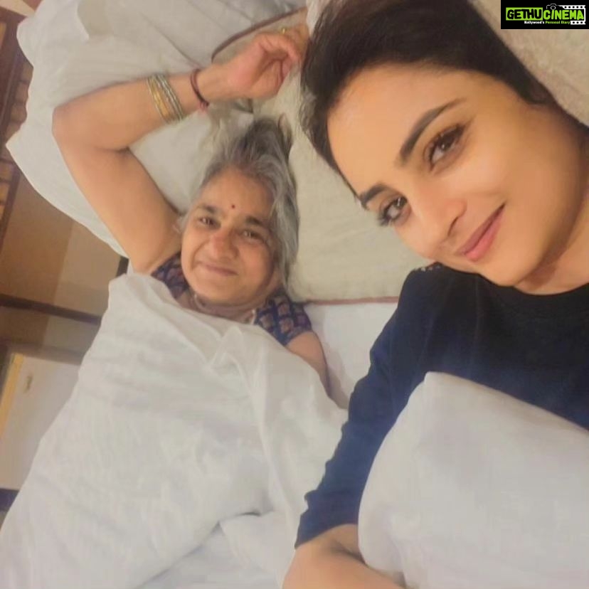 Madirakshi Mundle Instagram - I must have done something incredible in my previous life to have you as my mother-in-law, the most wonderful mother one can ever ask for. Thank you for your amazing unconditional love, care, food, all the laughter, and many more memories we will continue to create❤️ May you be blessed with good health always. Love u Mummmieee ❤️ Happy birthday mom-in-law! 🎂 🥮 🍥 🥞 🧁 🍰