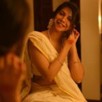 Madonna Sebastian Instagram – 🌸🌸🌸

Onam wishes✨

@raimes_designerboutique 
@rahul_raj_._r 
@samson_lei @samsonlei_hair_and_makeup 
@planetjewel 
@fortekochi 

#onam #onamsaree #kerala #keralam #tradition Forte Kochi