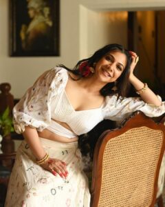 Madonna Sebastian Instagram - Onavarnangal 🌺🌺🌺 #onamvenam @raimes_designerboutique @rahul_raj_._r @samson_lei @samsonlei_hair_and_makeup @planetjewel @fortekochi #onam #onamonam2023 #kerala