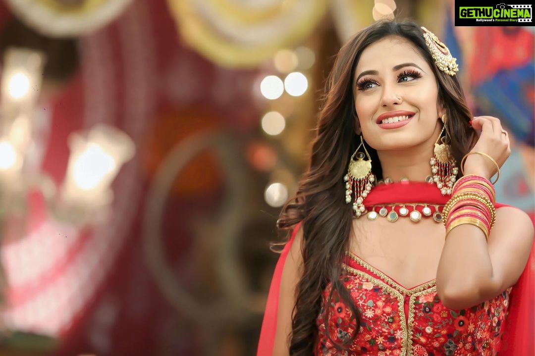Maera Mishra Instagram - Main apni favourite hoon. 🌸