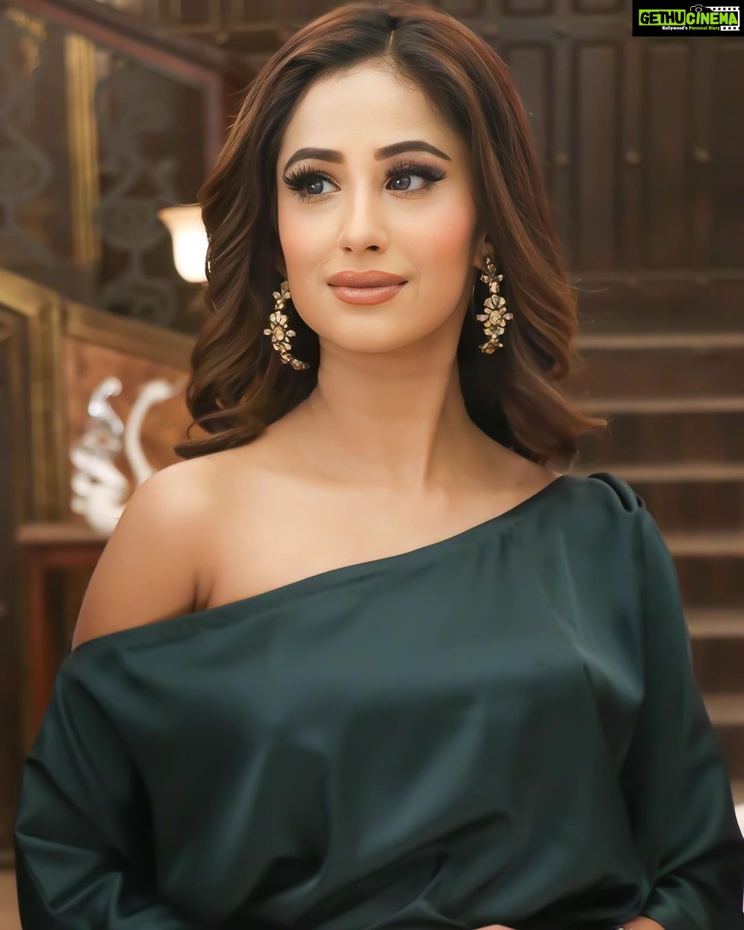 Maera Mishra Instagram - There’s so much to Smile about.❤️🦋🧿