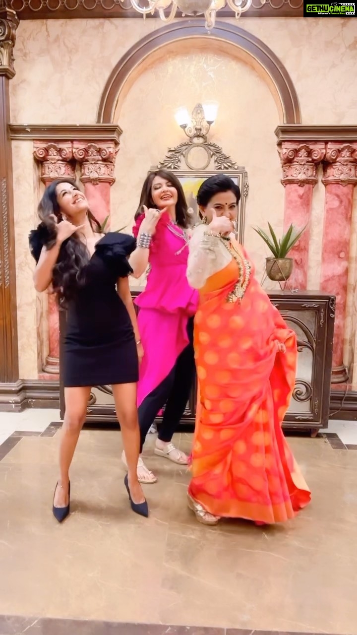 Maera Mishra Instagram - @pooja___dreamgirl tere liye Dil Ka telephone hai bajta ring-ring-rara-ring. 😍☎️ #DilKaTelephone2 Song Out Now! #25AugustHogaMast #DreamGirl2 in Cinemas on 25th August. @ayushmannk @ananyapanday @writerraj @ektarkapoor @shobha9168 @balajimotionpictures @gaurisathe @annukapoor @pareshrawalofficial @vijayraazofficial @nowitsabhi @rajpalofficial #GovardhanAsrani #ManojJoshi @seemabhargavapahwa @oyemanjot @anirudh_k_sharma @krishanurathore @nareshkathooria @meetbrosofficial @jonitamusic @jubin_nautiyal @kumaarofficial @rajukhan_0721
