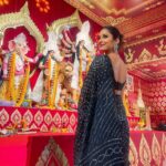 Maera Mishra Instagram - Navami ❤️ Thankyou so much @jyotimukerji for having us, i have honestly never celebrated durga puja like this ever before. #Blessed 🧿❤️ @northbombaydurgapuja Styled by @seam_stress_by_rajludhwani Saree by @nangaliaruchira