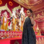 Maera Mishra Instagram - Navami ❤️ Thankyou so much @jyotimukerji for having us, i have honestly never celebrated durga puja like this ever before. #Blessed 🧿❤️ @northbombaydurgapuja Styled by @seam_stress_by_rajludhwani Saree by @nangaliaruchira