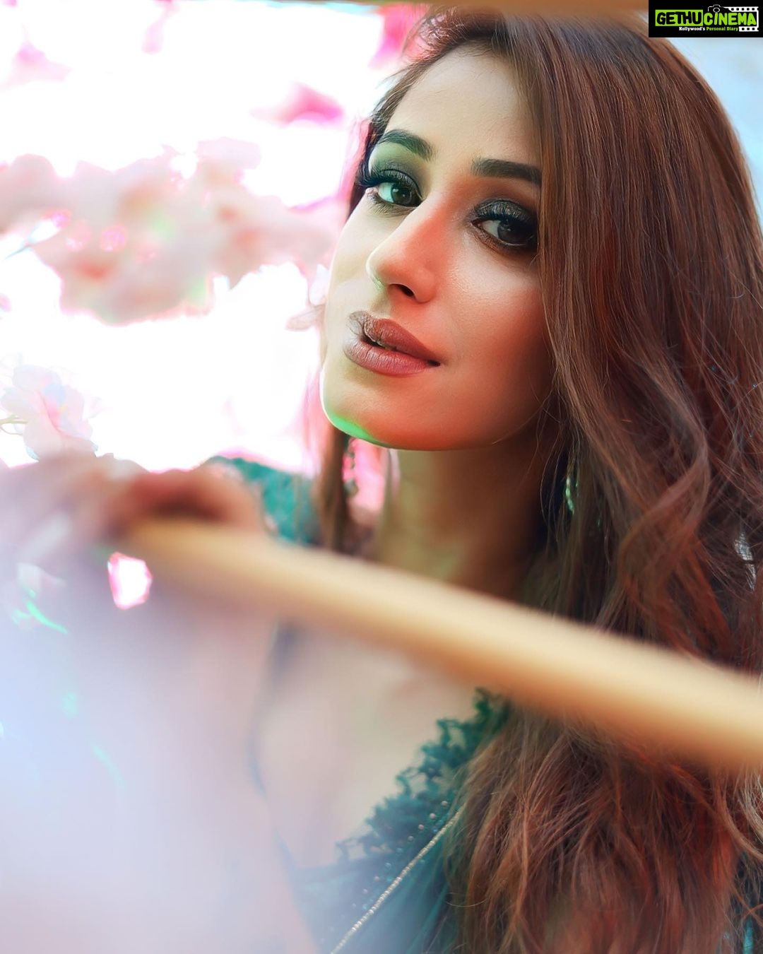 Maera Mishra Instagram - Value what you have when you have it. 🌸
