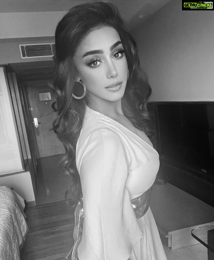 Mahek Chahal Instagram - Leave a little sparkle everywhere you go💫✨⭐🌟🥰 Make up and hair by @jyotsnaaroramakeovers