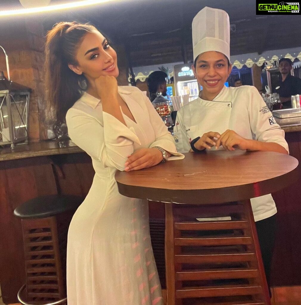 Mahek Chahal Instagram - Thank you so much for a great evening @thefishermanswharfmobor . The food was just amazingggggggg. @kimcookinthings ♥🙏🏻 And thanks to @neilaudie for all the super cool songs you sang. Loved it . Looking forward to see u all again very soon . The Fisherman's Wharf Mobor