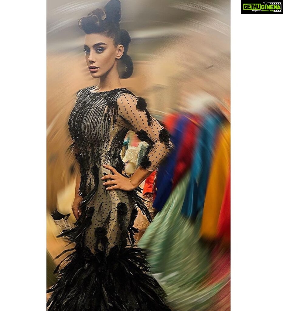 Mahek Chahal Instagram - Shoot for the moon. Even if you miss, you'll land among the stars.⭐✨💫🌟