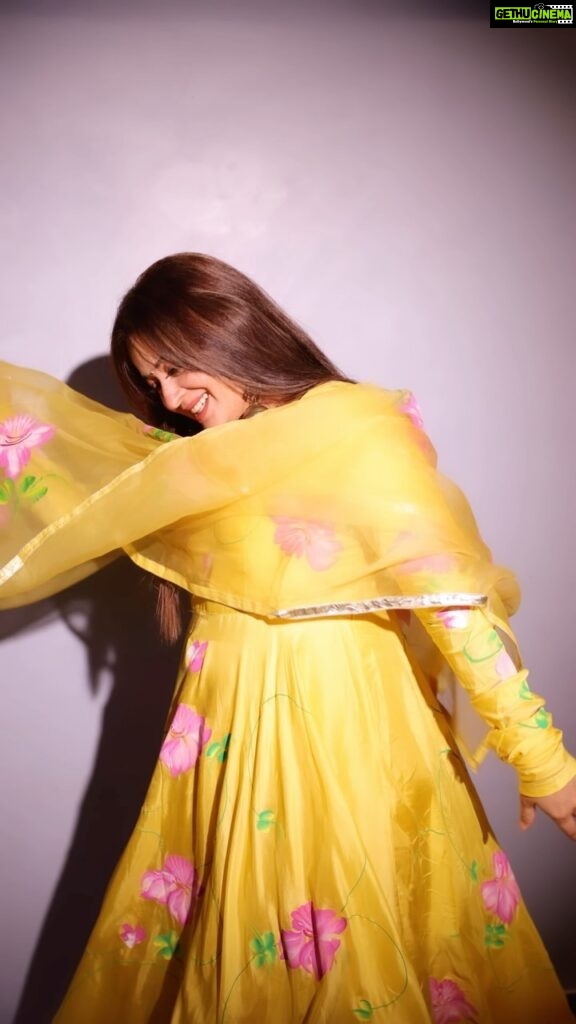 Mahhi Vij Instagram - 🍋 dont stress just wear a yellow dress Wearing @aachho Pr @dinky_nirh