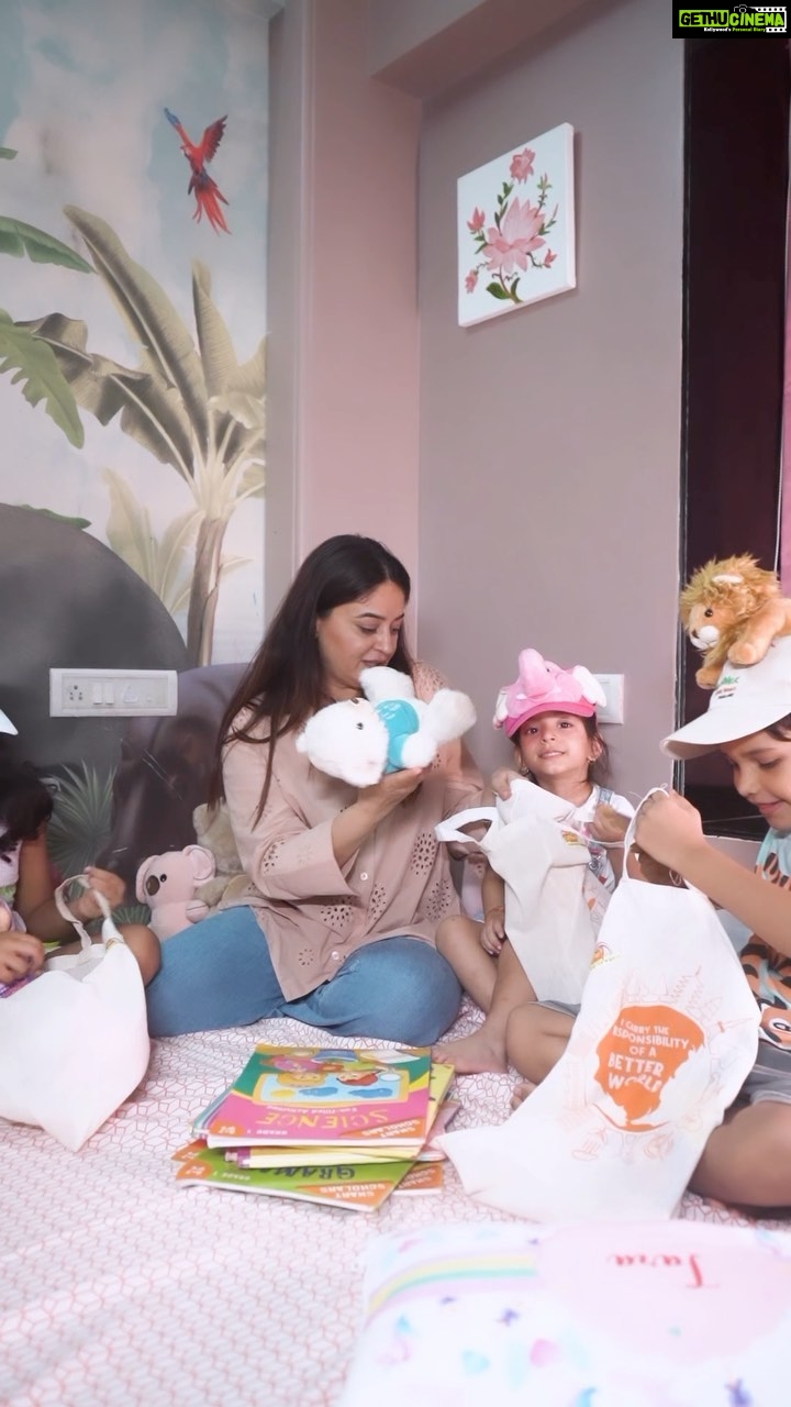 Mahhi Vij Instagram - We all carry the responsibility of a better world on our shoulders, don’t we? How about literally carrying it around with you in the form of a stylish cloth bag that shouts the statement “I carry the responsibility of A Better World!” 😎🌍 Let’s be loud about our love for a greener world by making sustainable choices. I want my kids to grow up in a world as beautiful as it was during my childhood. And the only way to make sure they do is by making the right choices! 🥰♻️ Grab your YiPPee! 6-in-1 Family Pack today and get a trendy cloth bag for free! Share your eco-conscious journey with us & don’t forget to tag @sunfeast_yippee. 😍🫶 #SunfeastYiPPee #YiPPeelicious #NoodleLover #InstantNoodles #YiPPeeLove #YiPPeeIndia #YiPPeePasta #YiPPee6in1 #YiPPeeClothBag #SustainableFashion #statementbag