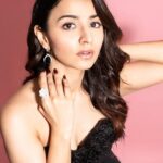 Mahima Makwana Instagram - ✨ Styling: @krishi1606 HMU- @beautybyapeksha Outfit: @miakee.official Accessories: @Rimayu07 Footwear: @themiraki Photography :@niravthakkarphotography