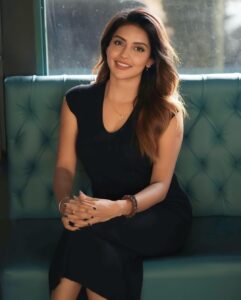 Mahima Nambiar Instagram - Valatty Promotions !! 
 
Captured by @jithin_anilkumar 

#valatty #comingsoon #onedaytogo #highhopes #petlove