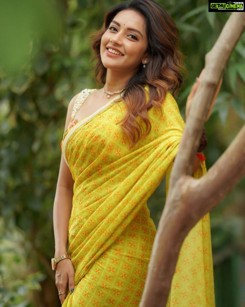 Mahima Nambiar Instagram - Chandramukhi 2 promotions 🤍 Wearing: @studio149 Photography: @camerasenthil #chandramukhi2 #sareelove #yellow #yellove #promotions