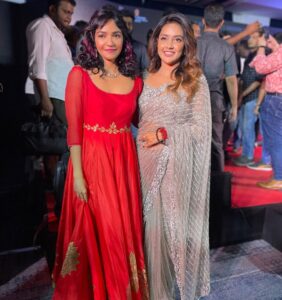 Mahima Nambiar Instagram - I couldn’t have asked for more 
Three legends in one frame ❤️
Will cherish this moment forever . 
Some pictures from the trailer launch of my next #800  The unknown story of Muthiah Muralitharan @murali_800 Sír. Extremely happy and proud to have played Madhi Malar ji @madhimalar his wife in the film. Can’t wait for all of you to watch the film. 
Special thanks to @sachintendulkar Sír and @sanath_jayasuriya Sír For gracing the event with their presence.I’m still Star-Struck 
Thank you DirSripathy @mad.mittal @rdrajasekar.isc 

Outfit and styling @studio149 

#800 
#Muthaiahmuralitharan #biopic #sachin #sanath #starstruck #excited #cantwait