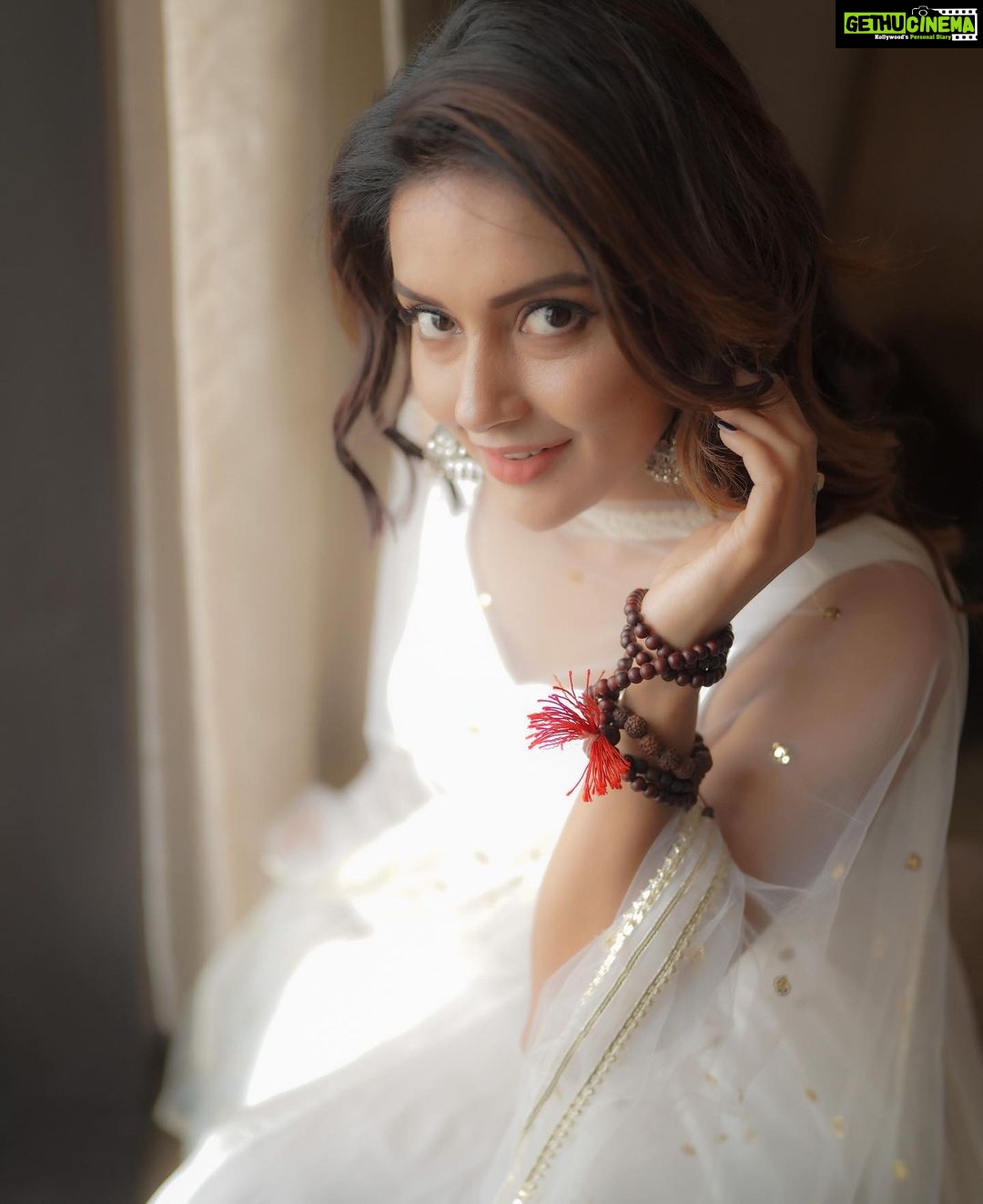 Mahima Nambiar Instagram - Chandramukhi 2π Wearing : @lavanyathelabel Accessories: @yellowchimes Styled by : @kiruthikhasekar Clicked by : @camerasenthil #chandramukhi2 #promotions #audiolaunch #getupanddressup #actorslife