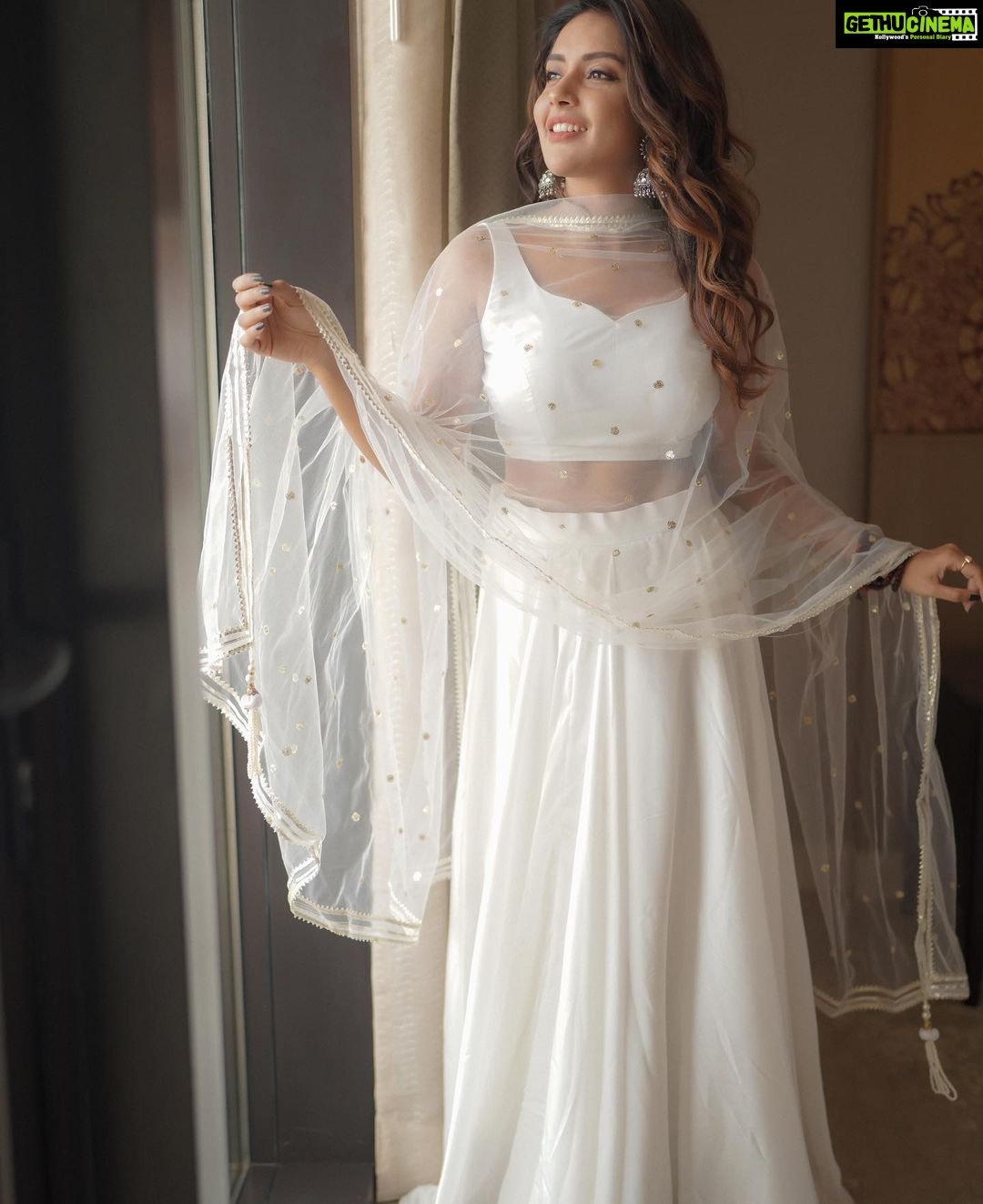 Mahima Nambiar Instagram - Chandramukhi 2π Wearing : @lavanyathelabel Accessories: @yellowchimes Styled by : @kiruthikhasekar Clicked by : @camerasenthil #chandramukhi2 #promotions #audiolaunch #getupanddressup #actorslife