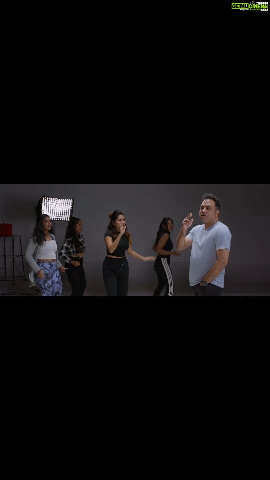 Mahima Nambiar Instagram - “Yaara irukum…?” #Raththam🩸 #ரத்தம் #RaththamFromOct6 @csamudhan @vijayantony @infinitifilmventures @mahima_nambiar @nanditaswethaa @bohra.kamal @dhananjayang2 #Pradeep @bohra6486 @editorsuresh @saregamatamil @donechannel1 @digitallynow