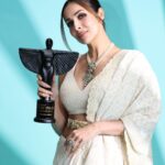 Malaika Arora Instagram - Elated to be honored as the Lokmat Most Stylish Iconic Fashionista! What a wonderful evening it was @lokmat @rishidarda #LokmatMostStylish #RishiDarda #lokmat #lokmatawards#thankyou❤️