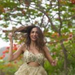Malaika Arora Instagram - The gorgeous @malaikaaroraofficial at the lush @theanantaudaipur ♥️💚 Editor-in-chief : @aindrilamitra Produced by : @ishikalaul Co-Produced by : @simrrangill Video : @sidmadethis Photography by : @taras84 Styled by : @divakdsouza Assisted by : @jhanvi_pallicha Hair and Makeup by : @meghnabutanihairandmakeup Outfit Partner : @ri_ritukumar Earrings : @suhanipittie Shoes : @jimmychoo Location : @theanantaudaipur (@anantahotels) Artist publicist: @divya.chaturvedi28 of @bazinga_ent #RiRituKumar #ModernHeirlooms #SS23 #theanantaudaipur #anantahotelsandresorts