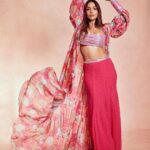 Malaika Arora Instagram - For @timesfashionweek. Outfit: @krishasunnyramani @dipublicrelations Styled by @who_wore_what_when Jewelry @narayanjewels @karishma.joolry Photography - @pixylphoto @amolswarnakar Videography - @azbztoz19 @theshutterup_ Hair - @souravv_roy_ Makeup - @meghnabutanihairandmakeup