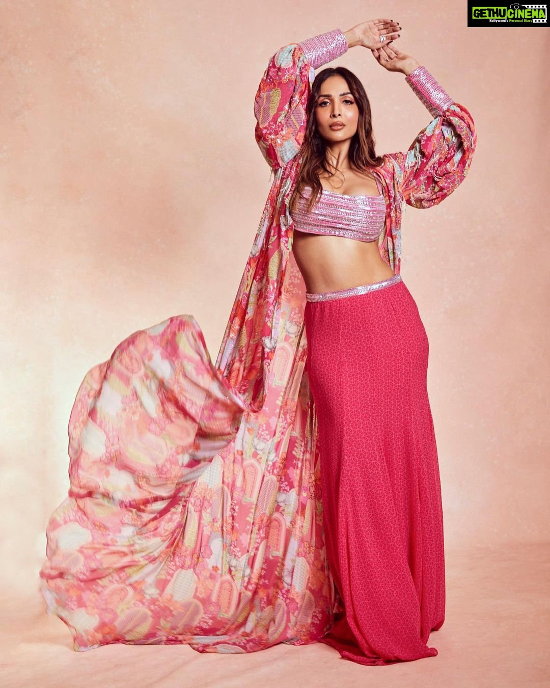 Malaika Arora Instagram - For @timesfashionweek. Outfit: @krishasunnyramani @dipublicrelations Styled by @who_wore_what_when Jewelry @narayanjewels @karishma.joolry Photography - @pixylphoto @amolswarnakar Videography - @azbztoz19 @theshutterup_ Hair - @souravv_roy_ Makeup - @meghnabutanihairandmakeup