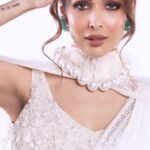 Malaika Arora Instagram - #Repost @meghnabutanihairandmakeup with @use.repost ・・・ 🤍🤍🤍🤍🤍🤍 Hair and Makeup @meghnabutanihairandmakeup Saree by : @malaandkinnaryofficial Neckpiece by : @xxessories Earrings and rings by : @goenkaindia Styled by :@manekaharisinghani Shot by : @@kausttubh_kambhhle Managed by : @Naureen.abdullah