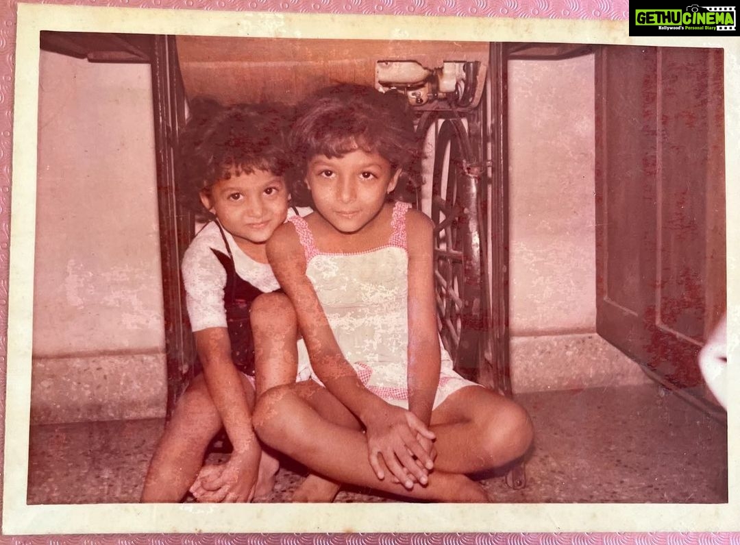 Malaika Arora Instagram - Always by my side in sickness n in health n in some seriously bad hairstyles 🥴❤️#sisterlove❤️ @amuaroraofficial #arorasisters👭