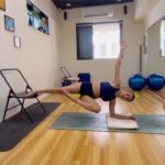 Malaika Arora Instagram - Hello Divas. Are you ready to tighten that core? Don’t underestimate the power of a good plank. 💪🏼This powerful exercise will, strengthen your back muscles positively boost your mood define your abs improve your balance aid in elevating back pain If you want to amplify the benefits of holding a standard plank for 30 seconds, you could try incorporating props like the ones I’ve used in my workout routine. Remember to be careful while working with props or practising under the guidance of a yoga coach. To become a member at the Diva Yoga, visit the link in bio. #divayoga #planks #plankworkout #yoga #yogaeverydamnday #yogapractice #divacommunity #yogalove #yogainspiration #yogaplank #coreworkout