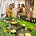Malaika Arora Instagram - Happy onam 🙏 wishing everyone a very happy n prosperous onam ….. momsy you r the worlds best cook and feeding friends n family makes you the happiest @joycearora #onam#sadya#onashamsakal🌻🌸🌺🌼