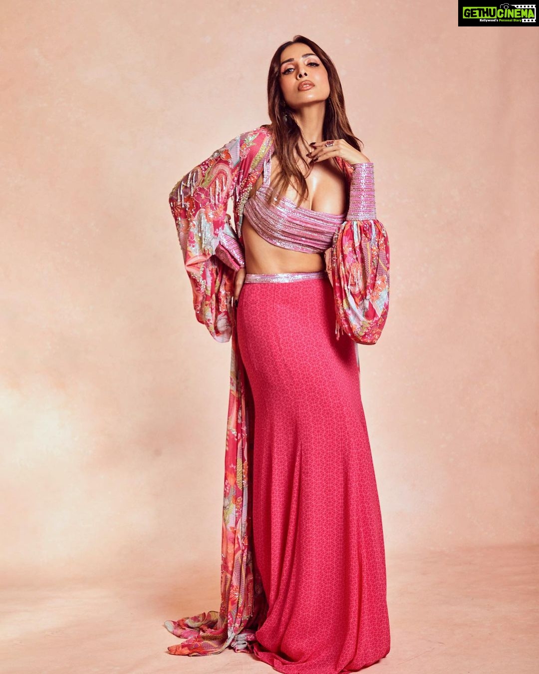 Malaika Arora Instagram - For @timesfashionweek. Outfit: @krishasunnyramani @dipublicrelations Styled by @who_wore_what_when Jewelry @narayanjewels @karishma.joolry Photography - @pixylphoto @amolswarnakar Videography - @azbztoz19 @theshutterup_ Hair - @souravv_roy_ Makeup - @meghnabutanihairandmakeup