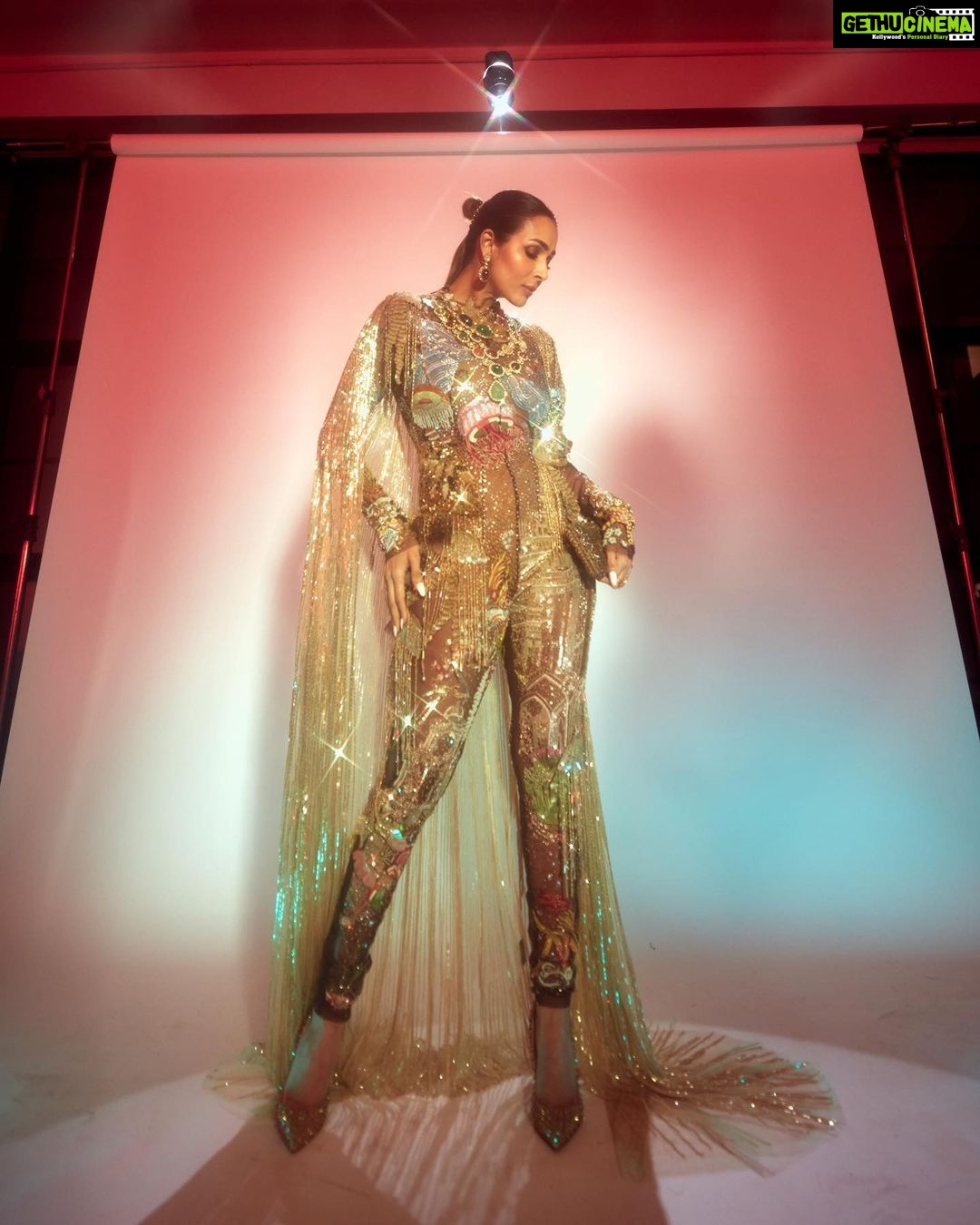 Malaika Arora Instagram - Be the light that shines for the world to see ✨ @nmacc.india What an incredible and larger than life celebration of beauty, art and culture at the @nmacc.India last night! Every moment was nothing short of spectacular… Here’s to Mrs Nita M Ambani ma’am @_iiishmagish and the entire family who stopped at nothing to create a visual, an experience and an environment that will be etched in our memories forever. It was truly a celebration of India!🇮🇳 #TheNitaMukeshAmbaniCultureCentre #NMACC @rahulmishra_7 x @khannajewellerskj @amarisbyprernarajpal x @suhanipittie Styled by :@manekaharisinghani HMU by : @meghnabutanihairandmakeup Shot by : @priyankknandwana