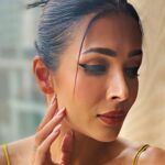 Malaika Arora Instagram - When you love looking good, the world finds something bad to add to it. They tagged me as “High Maintenance”. But I do me, unapologetically with @LakmeIndia, who has redefined the so-called “tags” women carry, at this Lakmé Fashion Week. I now wear my tag of “High Maintenance” with bold makeup. What about you? #Lakme #UnapologeticallyMÉ #Retag #Ad
