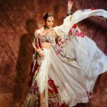 Malaika Arora Instagram – Happy holi..🌈. Outfit by : @saakshakinni 
Jewellery by : @apalabysumitofficial 
Styled by :@manekaharisinghani 
HMU by : @meghnabutanihairandmakeup
Shot by : @abhinaskarphotography 
Managed by : @Naureen.abdullah