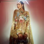Malaika Arora Instagram - Be the light that shines for the world to see ✨ @nmacc.india What an incredible and larger than life celebration of beauty, art and culture at the @nmacc.India last night! Every moment was nothing short of spectacular… Here’s to Mrs Nita M Ambani ma’am @_iiishmagish and the entire family who stopped at nothing to create a visual, an experience and an environment that will be etched in our memories forever. It was truly a celebration of India!🇮🇳 #TheNitaMukeshAmbaniCultureCentre #NMACC @rahulmishra_7 x @khannajewellerskj @amarisbyprernarajpal x @suhanipittie Styled by :@manekaharisinghani HMU by : @meghnabutanihairandmakeup Shot by : @priyankknandwana