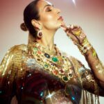 Malaika Arora Instagram - Be the light that shines for the world to see ✨ @nmacc.india What an incredible and larger than life celebration of beauty, art and culture at the @nmacc.India last night! Every moment was nothing short of spectacular… Here’s to Mrs Nita M Ambani ma’am @_iiishmagish and the entire family who stopped at nothing to create a visual, an experience and an environment that will be etched in our memories forever. It was truly a celebration of India!🇮🇳 #TheNitaMukeshAmbaniCultureCentre #NMACC @rahulmishra_7 x @khannajewellerskj @amarisbyprernarajpal x @suhanipittie Styled by :@manekaharisinghani HMU by : @meghnabutanihairandmakeup Shot by : @priyankknandwana